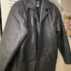 Como nuevos abrigos de piel y vinil buen precio